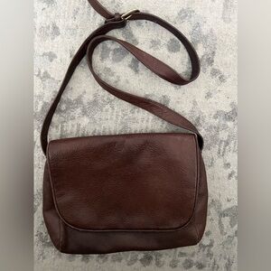 VINTAGE STONE MOUNTAIN GENUINE LEATHER CROSSBODY BAG!!